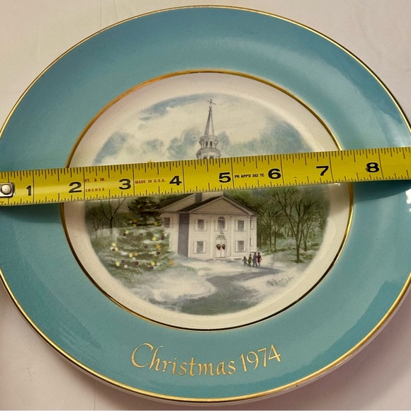 Vintage Avon Wedgwood 1974 Christmas Plate, Country Church Collectible - Picture 9 of 15